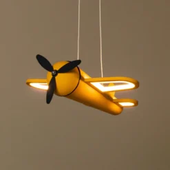 lámpara colgante LED para habitación infantil Fokker, amarilla, longitud 46 cm,
