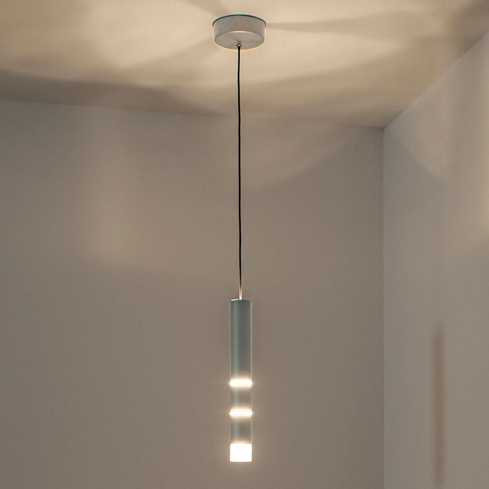 Lámpara colgante LED PURE Vega, cilíndrica, aluminio