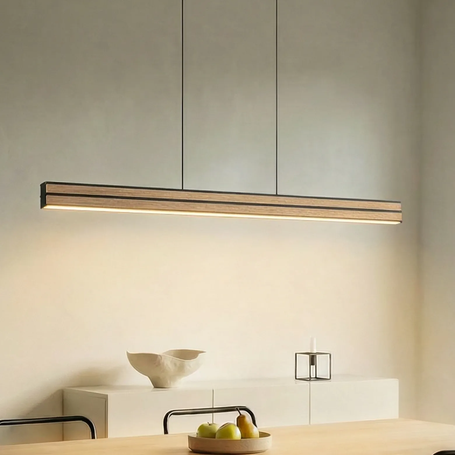 Lámpara colgante LED Quitani Lisene, roble/negro, CCT, 117 cm, atenuable.