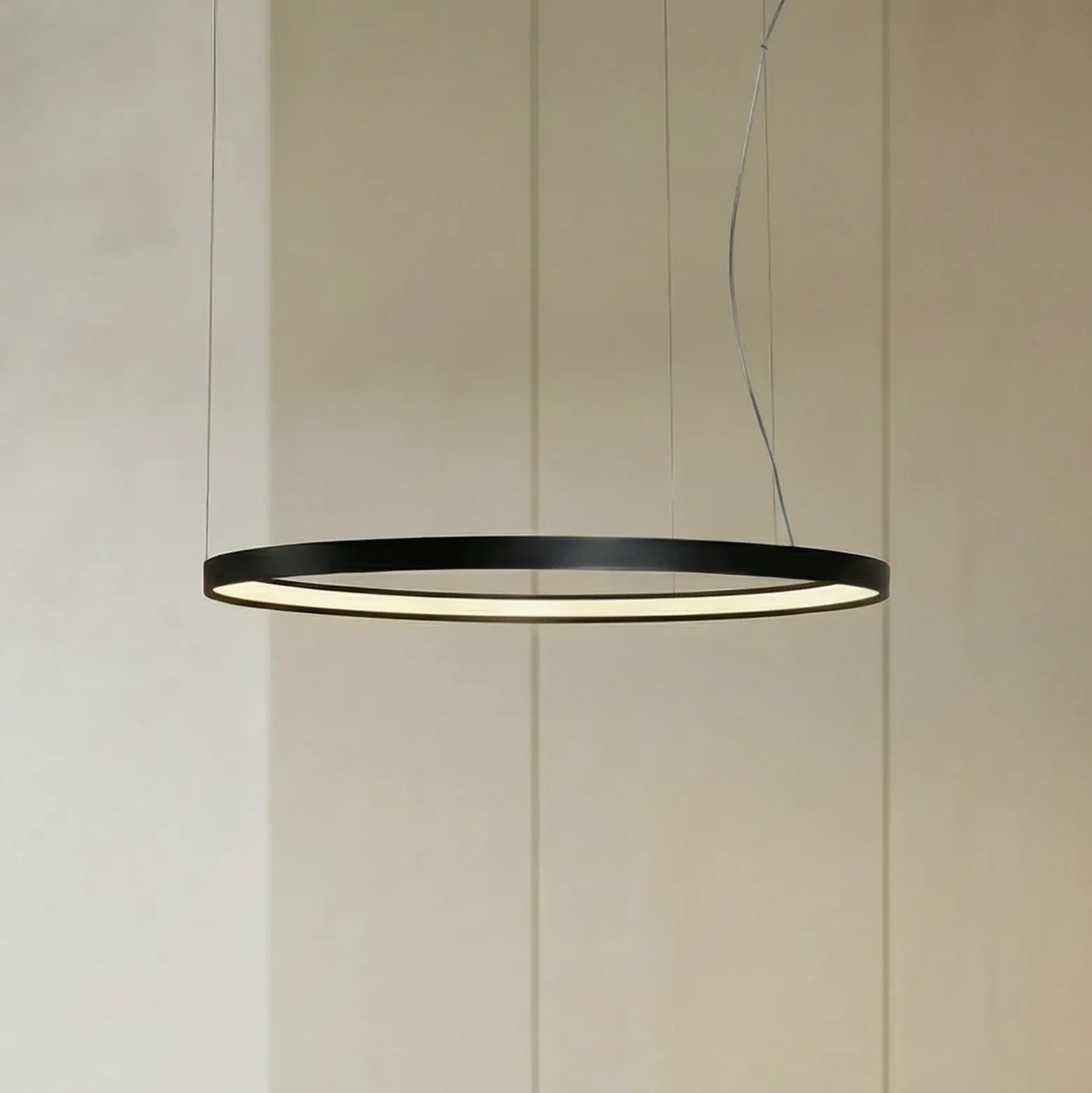 Lámpara colgante LED Rio 110, horizontal, 3.000 K, negra