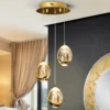 Lámpara colgante LED Rocio 3 luces, metal, cristal, dorado