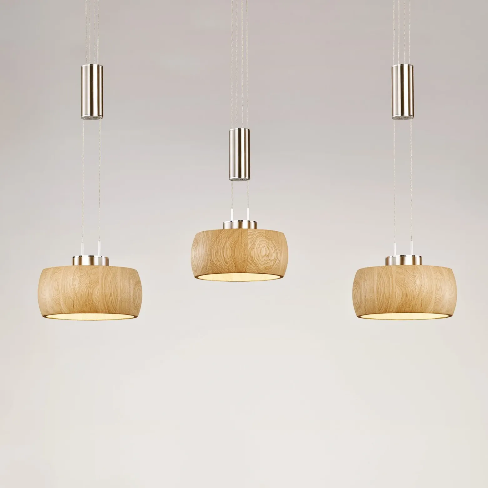 Lámpara colgante LED Shine-Wood, roble/níquel, longitud 100 cm 3 luces.