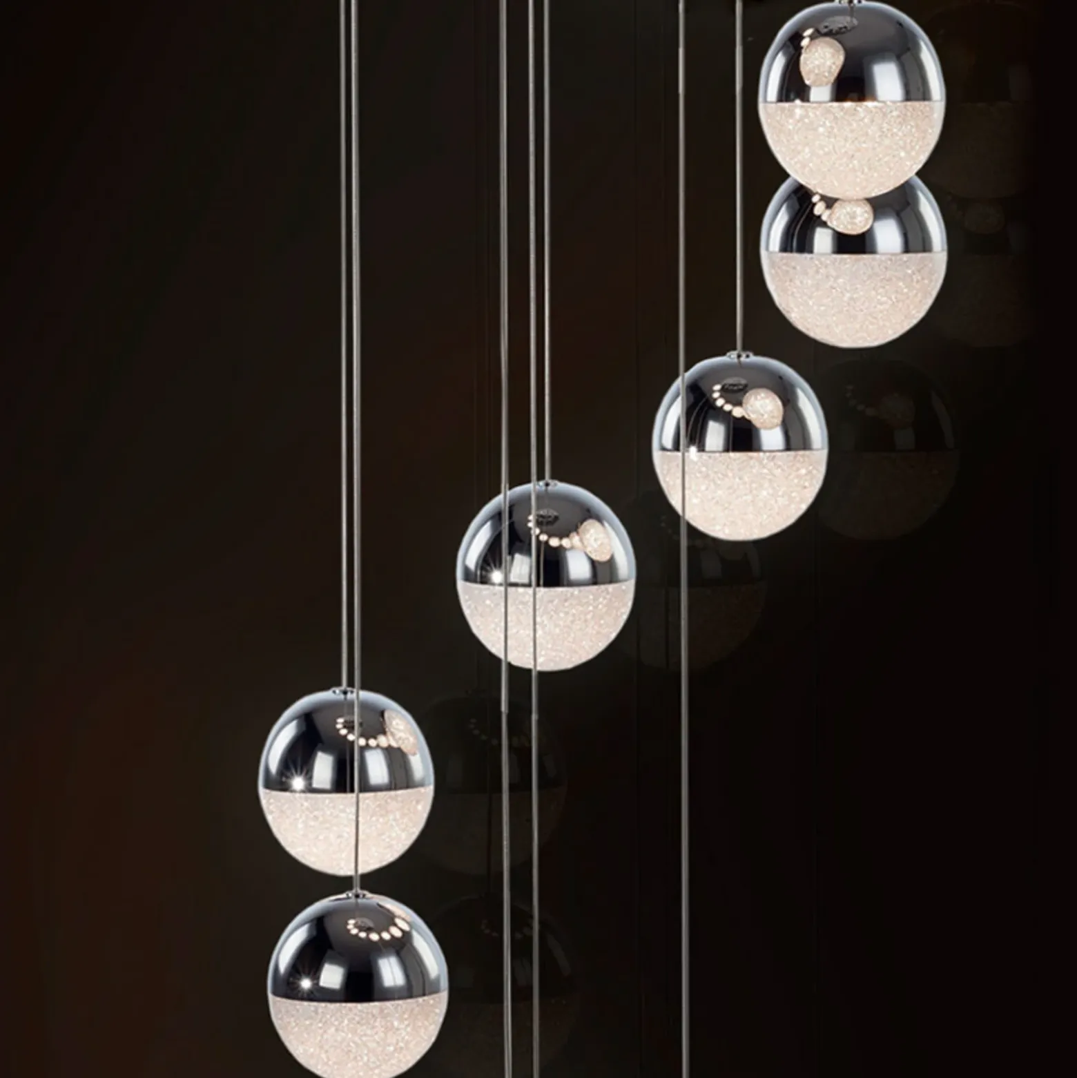 Lámpara colgante LED Sphere 14 luces cromo app