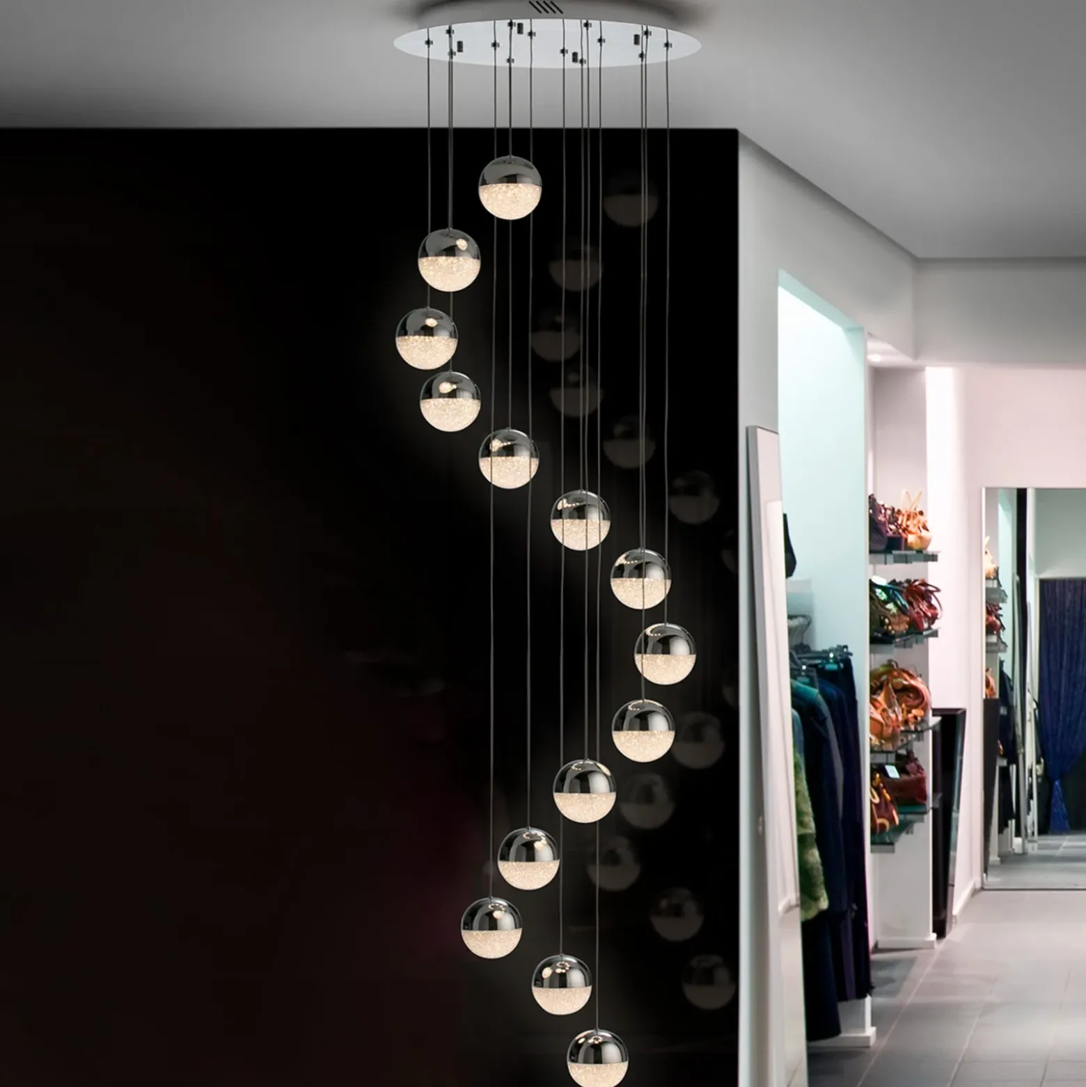 Lámpara colgante LED Sphere 14 luces cromo app