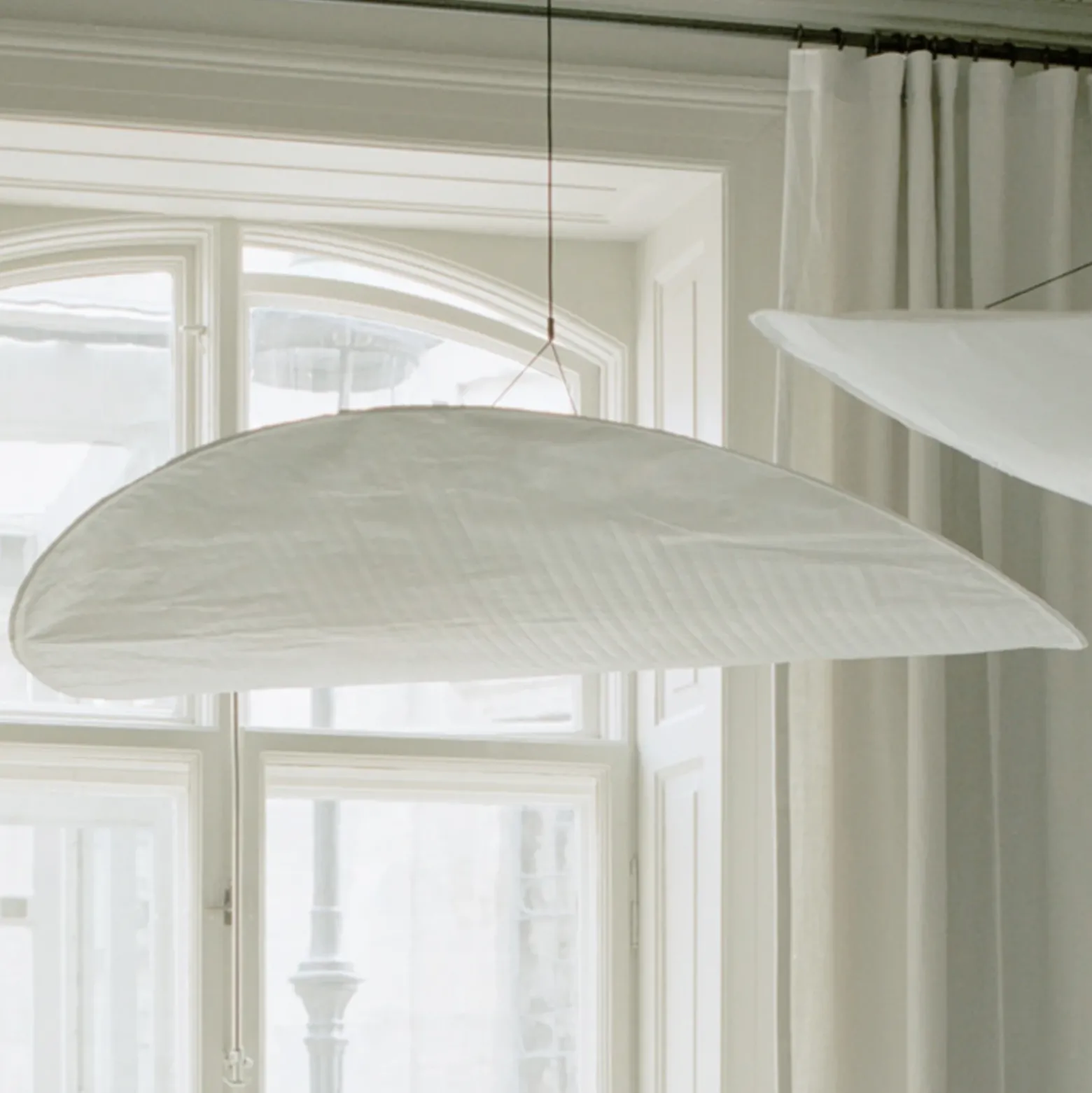 Lámpara colgante LED Tense de New Works, Ø 120 cm, blanca