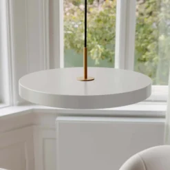 Lámpara colgante LED UMAGE Asteria Medium nácar/latón Ø 43 cm