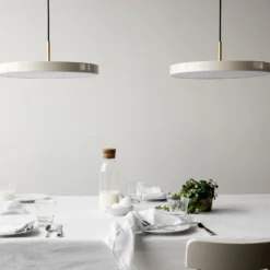 Lámpara colgante LED UMAGE Asteria Medium nácar/latón Ø 43 cm