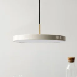 Lámpara colgante LED UMAGE Asteria Medium nácar/latón Ø 43 cm