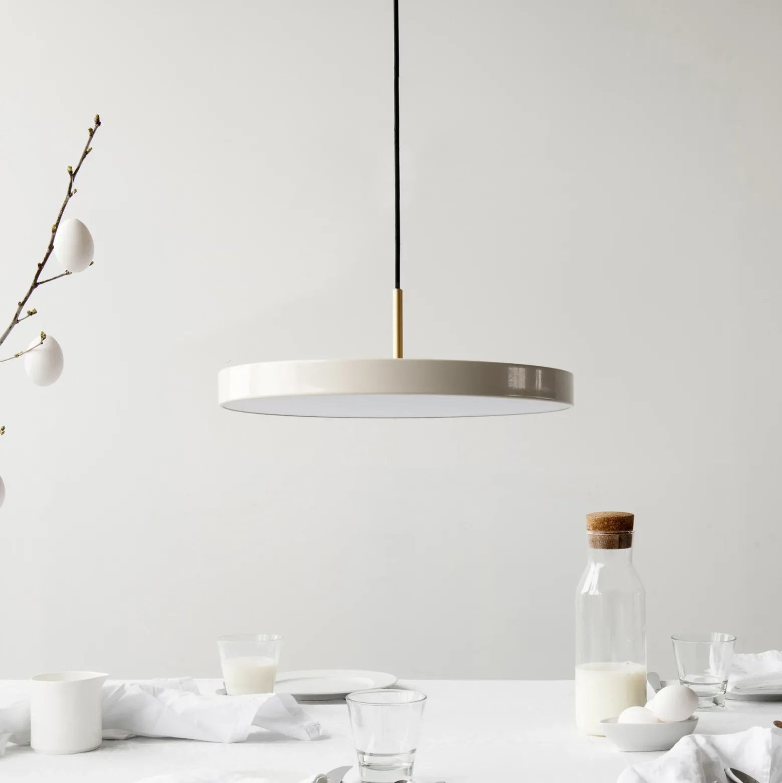 Lámpara colgante LED UMAGE Asteria Medium nácar/latón Ø 43 cm