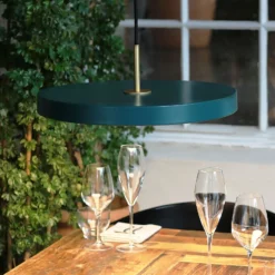 Lámpara colgante LED UMAGE Asteria Medium, verde/latón, Ø 43 cm