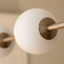 Lámpara colgante LED UMAGE Audrey LINEAR, latón, 118 cm, 4 luces.