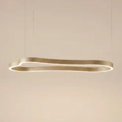 Lámpara colgante LED Vikali de Lucande, dorada, CCT, atenuable, 90 x 45 cm