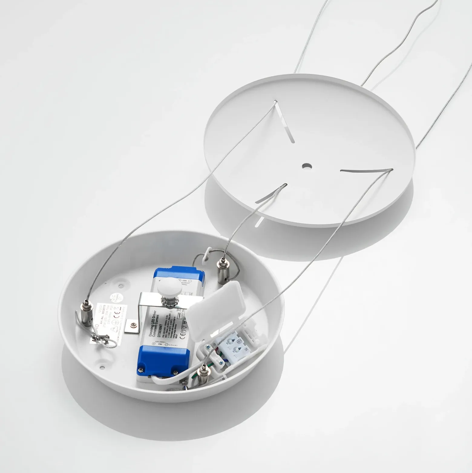 Lámpara colgante LED Vivy de Arcchio, Ø 38 cm, blanca, metal