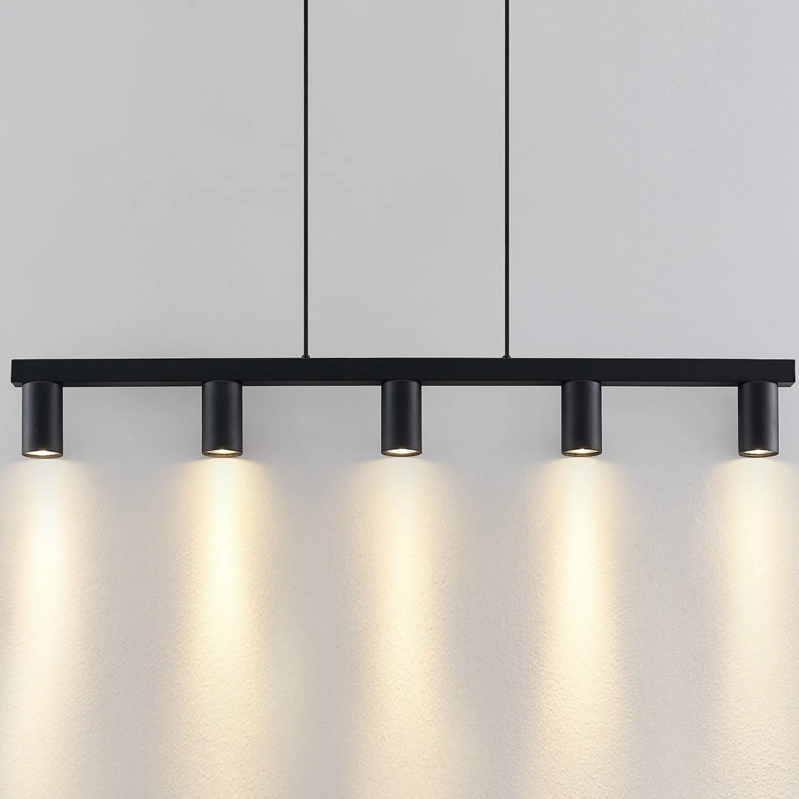 Lámpara colgante Lindby Baliko, negra, 116 cm, 5 luces, GU10