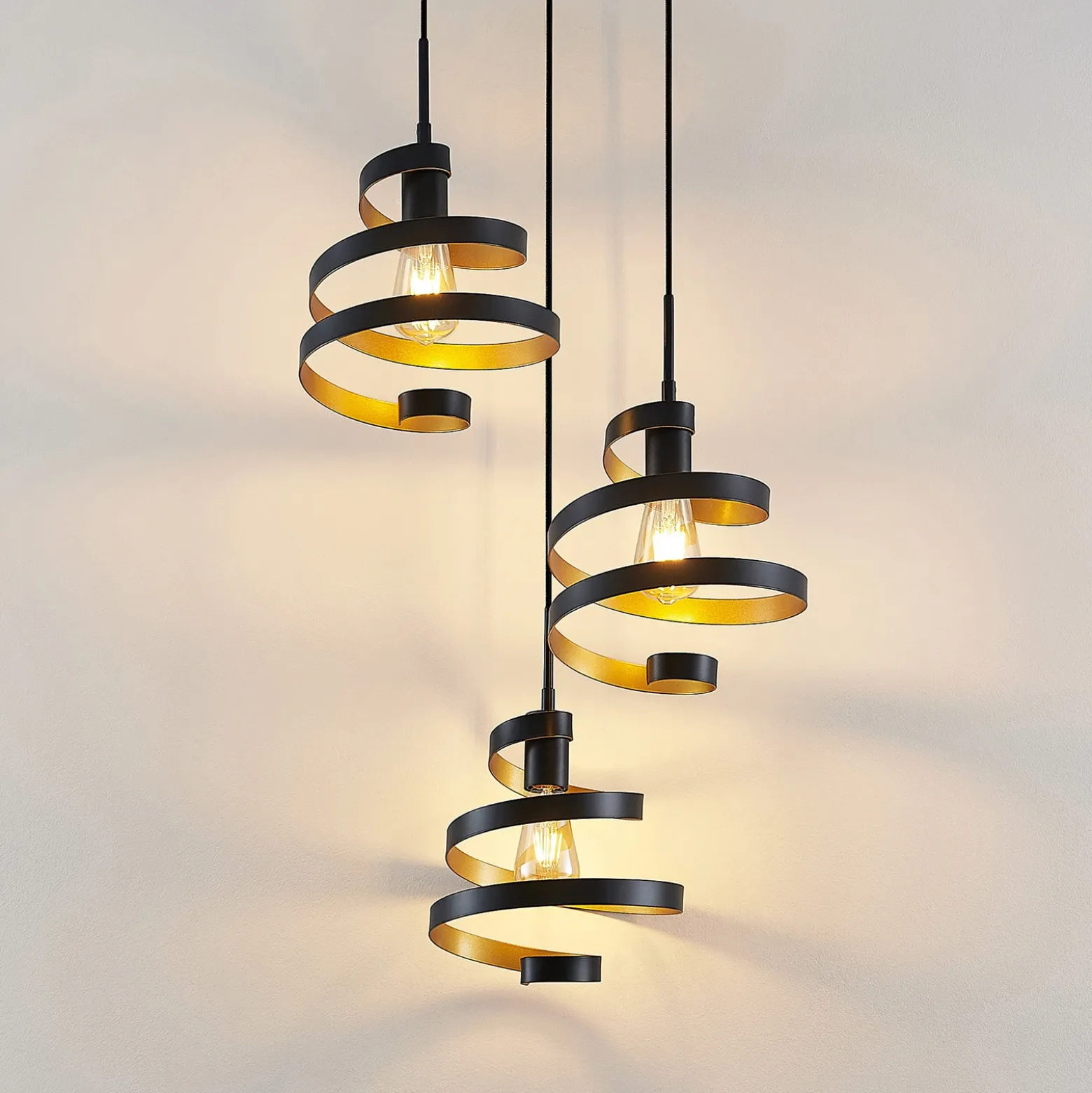 Lámpara colgante Lindby Colten, Ø 50 cm, 3 luces, negra, dorada