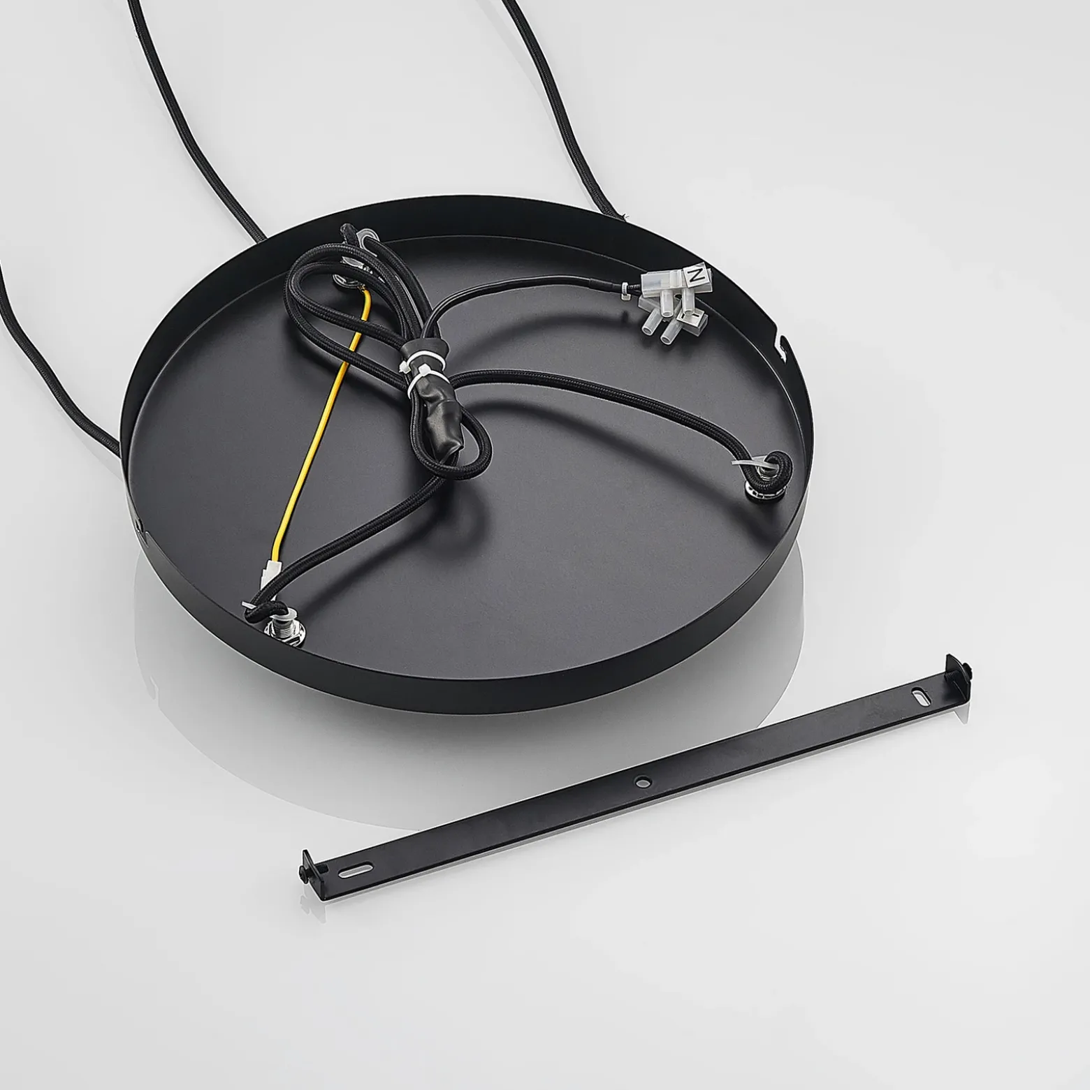 Lámpara colgante Lindby Colten, Ø 50 cm, 3 luces, negra, dorada