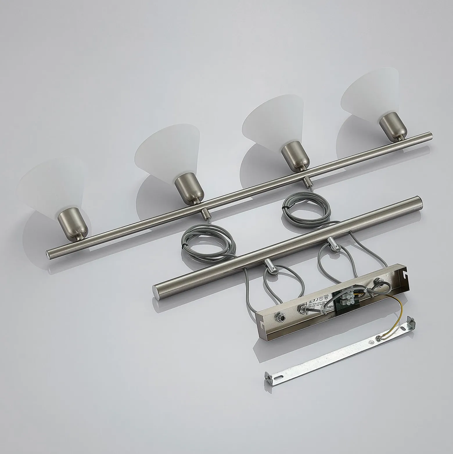 Lámpara colgante Lindby Delira, níquel de 4 luces, regulable en altura