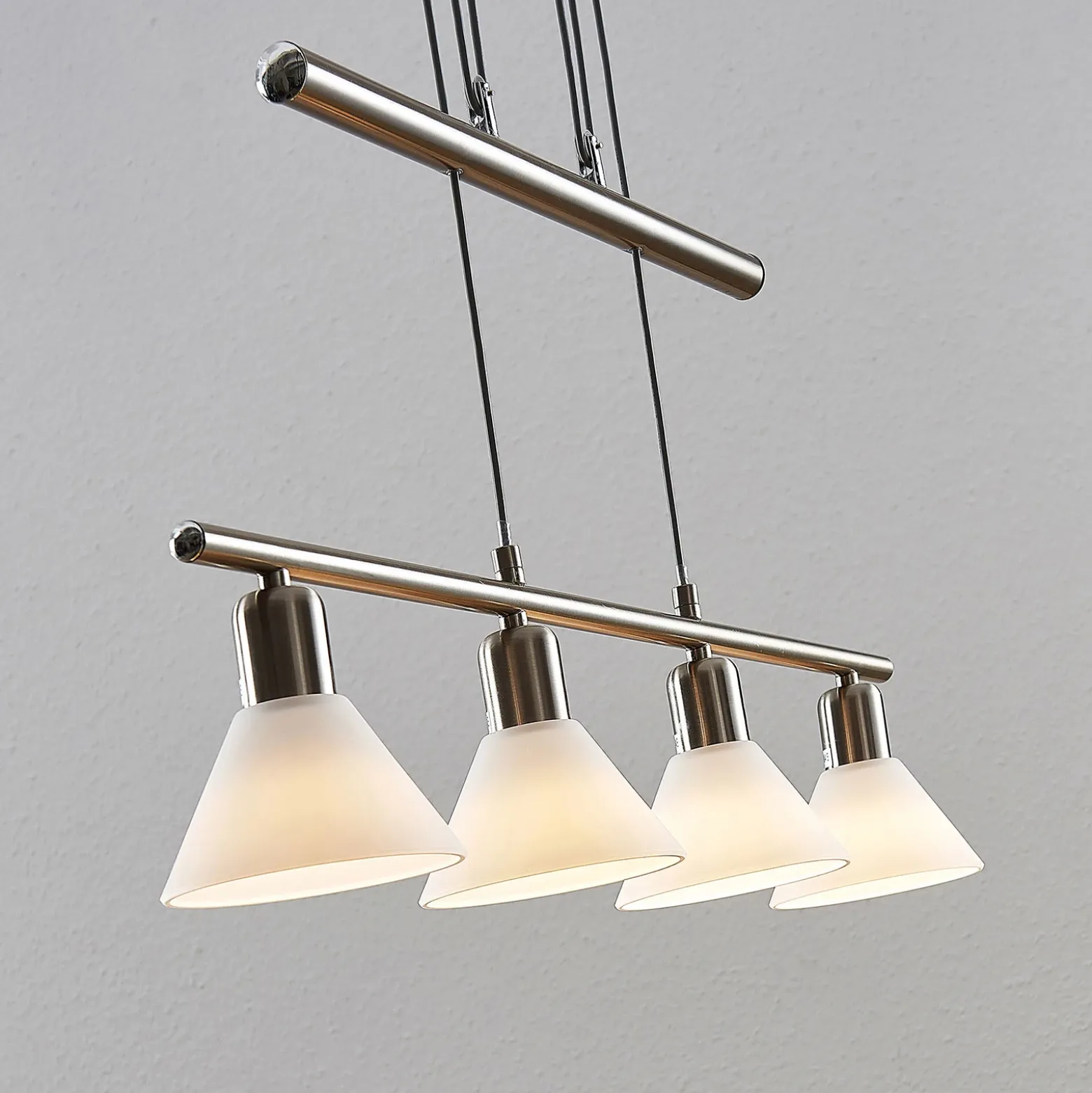 Lámpara colgante Lindby Delira, níquel de 4 luces, regulable en altura