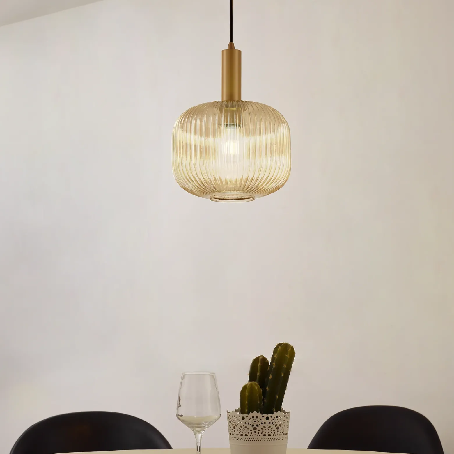 Lámpara colgante Lindby Doroteo, 25 cm, 1 luz, ámbar, cristal