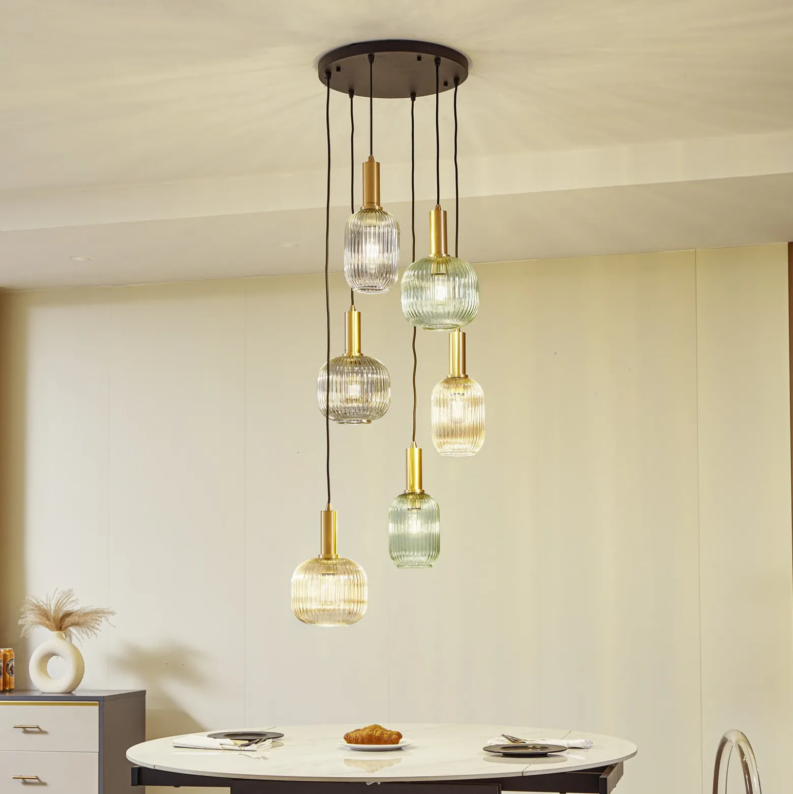 Lámpara colgante Lindby Doroteo, 6 luces, verde/ámbar/gris, cristal