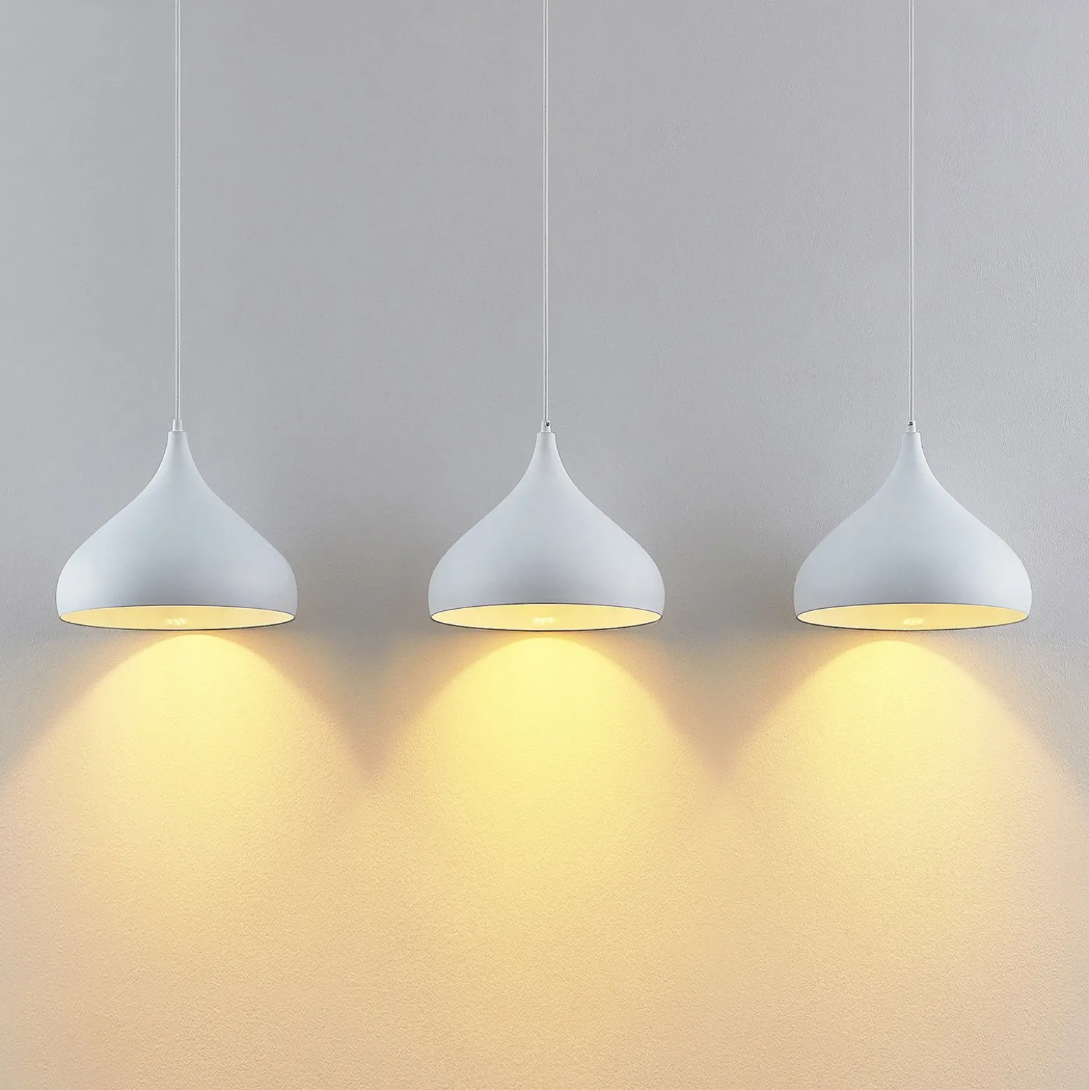 Lámpara colgante Lindby Elamira, blanca, metal, 133 cm, 3 luces.