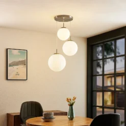 Lámpara colgante Lindby Heleska, blanca, cristal, 3 luces, Ø 47cm