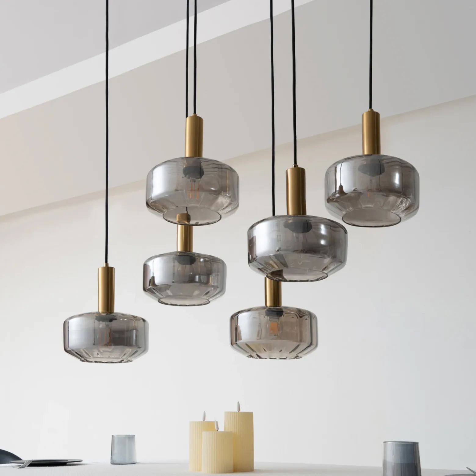 Lámpara colgante Lindby Hildur, 6 luces, gris humo, cristal