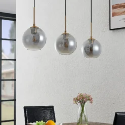 Lámpara colgante Lindby Hiwana, gris humo, cristal, 3 luces