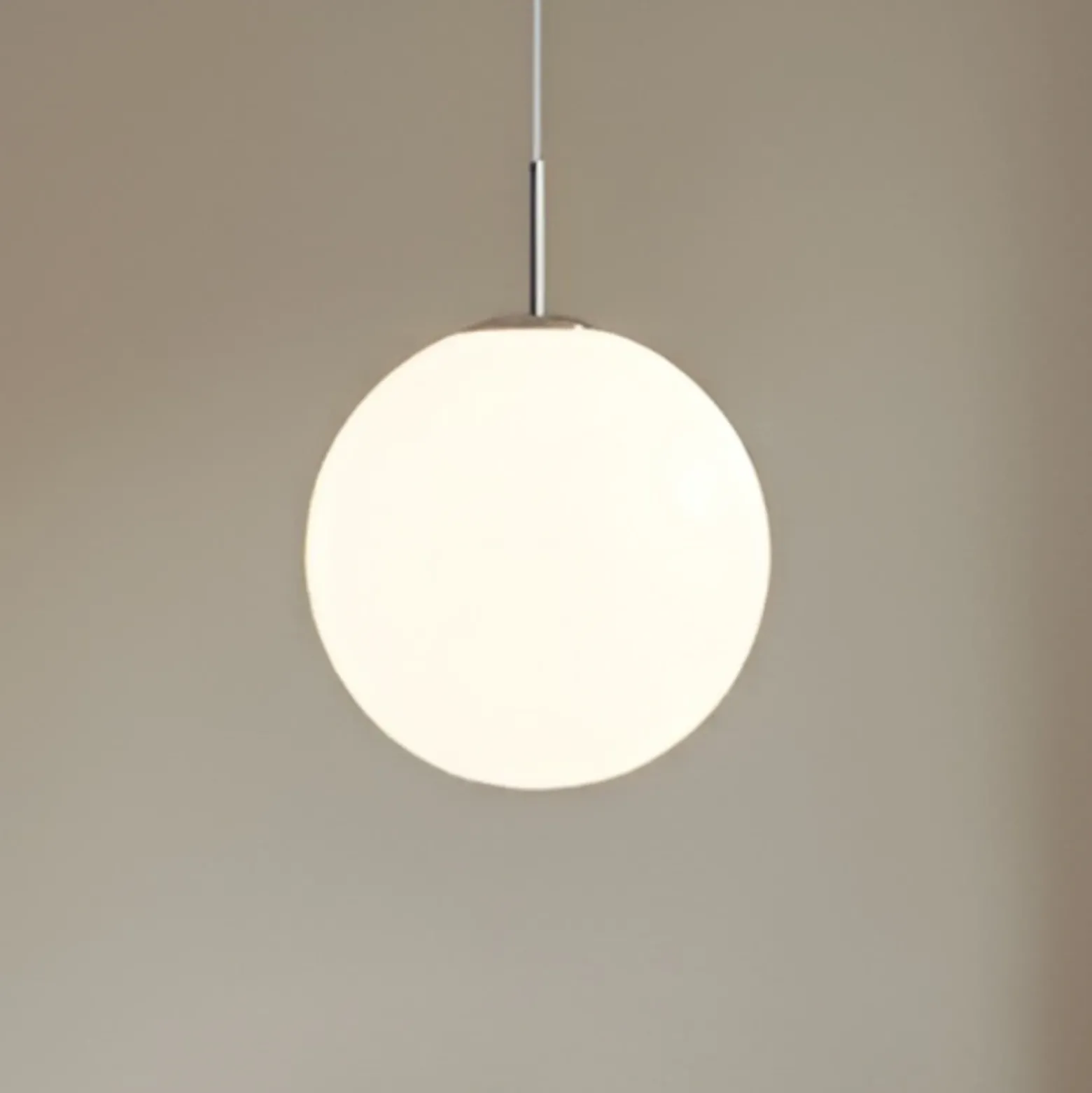 Lámpara colgante Lindby Marike, Ø 30 cm, blanca, cristal, globo, E27