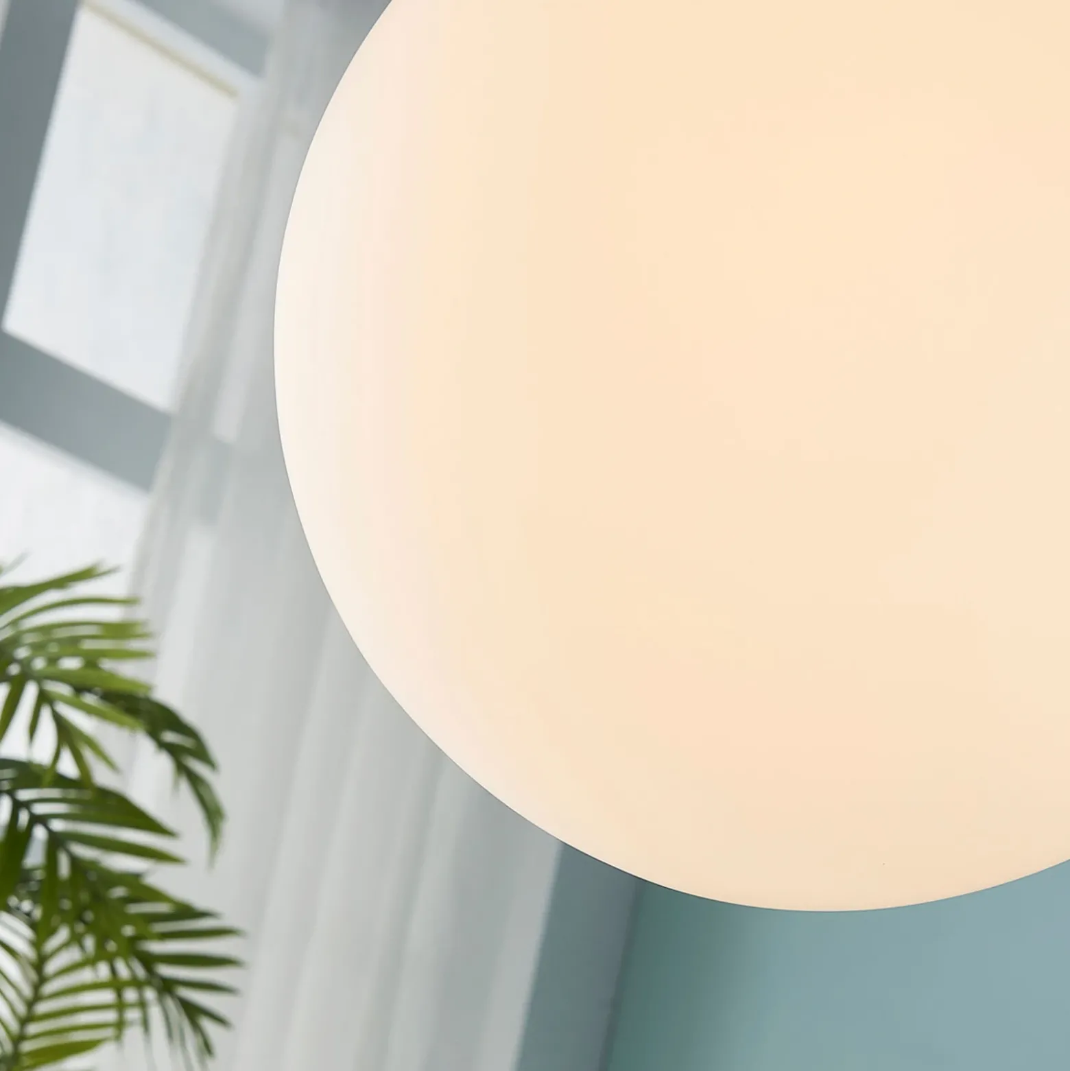 Lámpara colgante Lindby Marike, Ø 30 cm, blanca, cristal, globo, E27