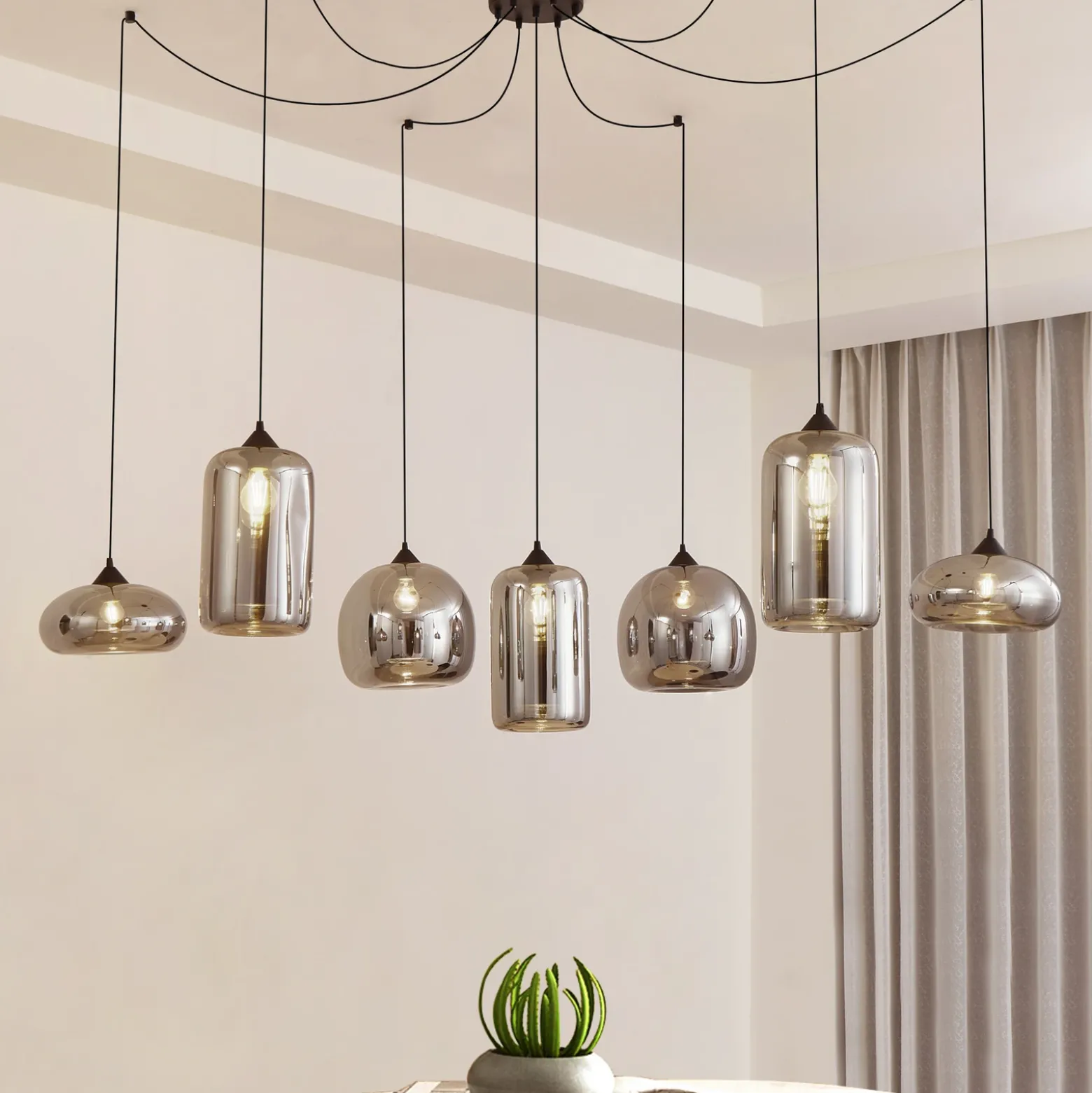 Lámpara colgante Lindby Marla, 7 luces, cristal, gris ahumado, 128cm