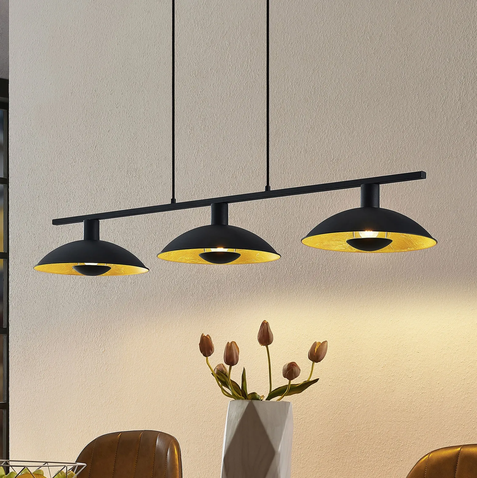 Lámpara colgante Lindby Narisara, 118cm, E14, 3 luces, negro-oro