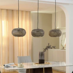 Lámpara colgante Lindby Nerys, 3 luces, negra, bambú, 1,120 cm