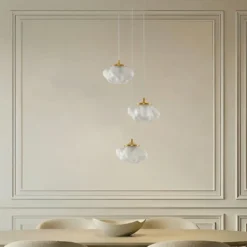 Lámpara colgante Lindby Piatra, Ø 25 cm, 3 luces, ópalo/latón, cristal