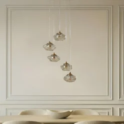 Lámpara colgante Lindby Piatra, Ø45cm, 5 luces, coñac/latón, cristal