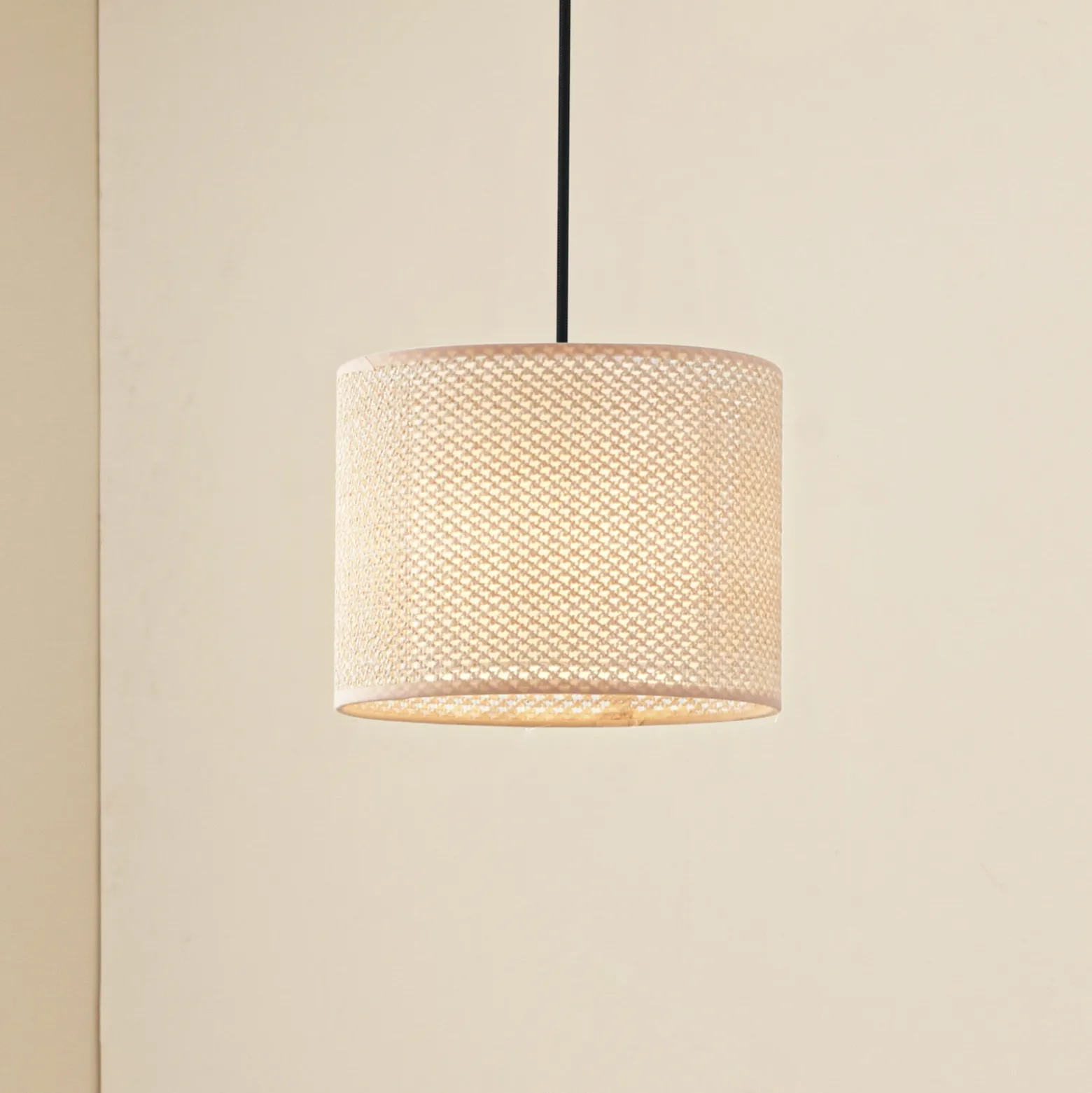 Lámpara colgante Lindby Soula, Ø 26 cm, beige, plástico, E27