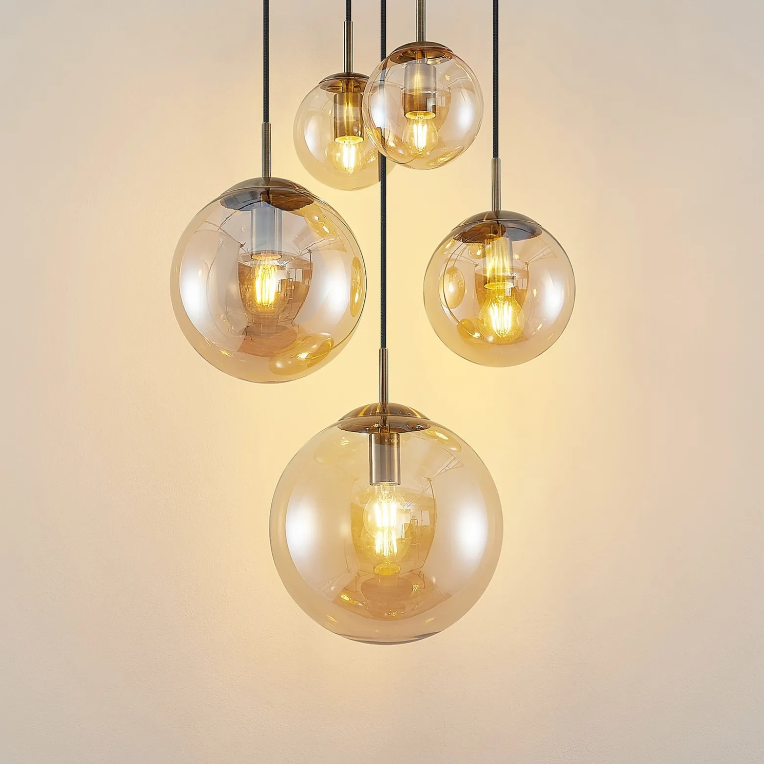 Lámpara colgante Lindby Teeja, ámbar, 5 luces, Ø50cm, cristal, E27