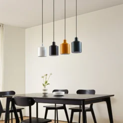 Lámpara colgante Lindby Tirane, colorida, metal, longitud 94 cm, E27
