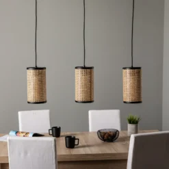 Lámpara colgante Lindby Yaelle, 92 cm de largo, 3 luces, ratán, E27