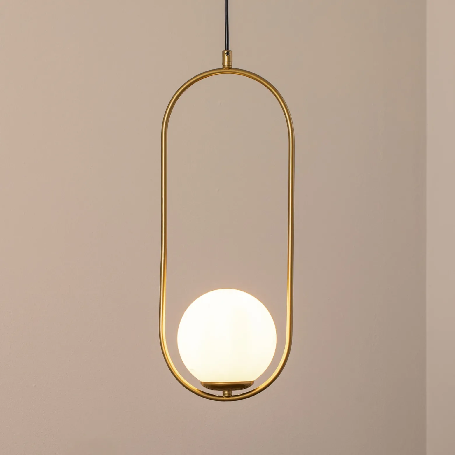Lámpara colgante Mudoni, dorada/blanca, cristal, metal, E27