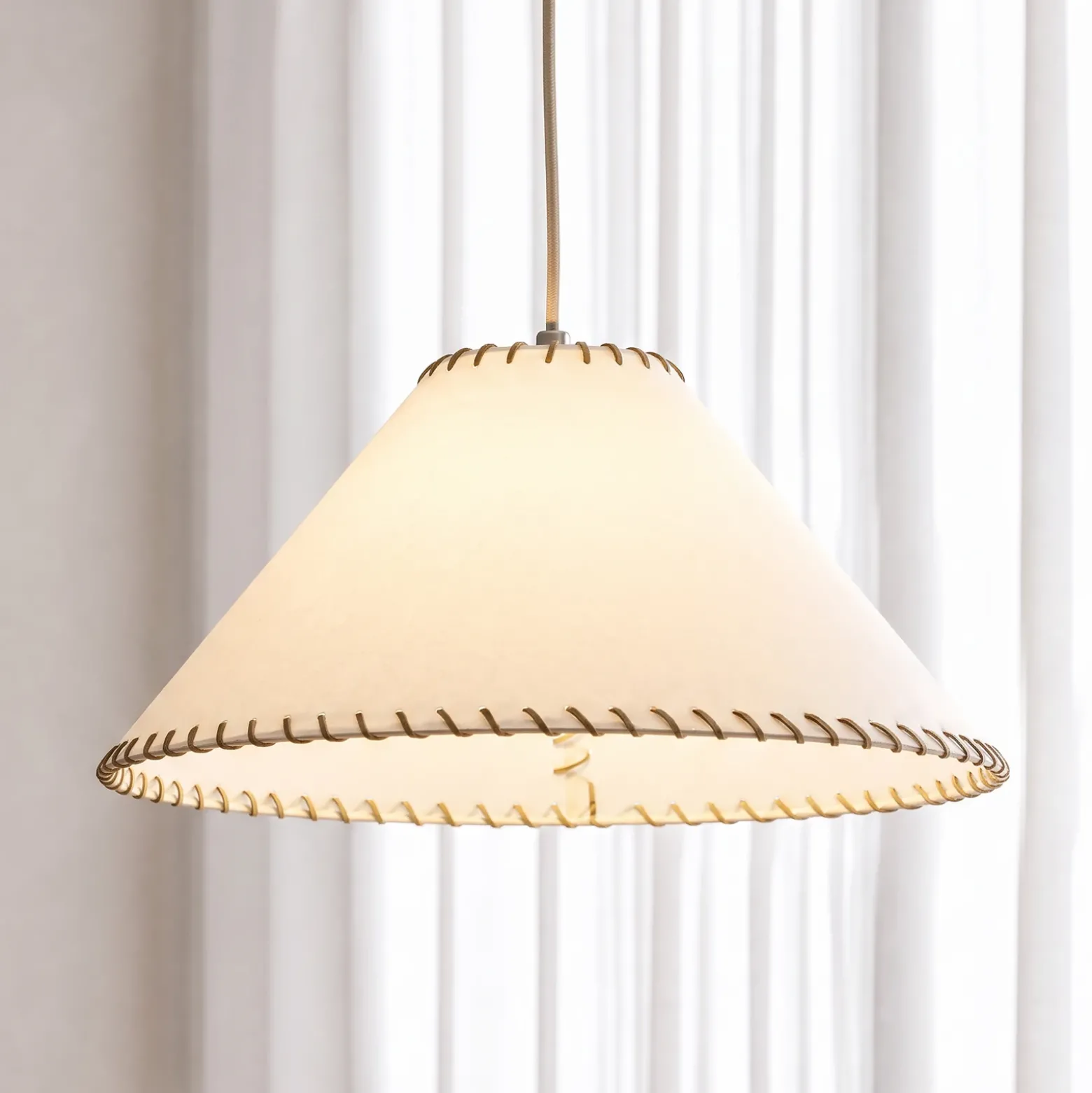 Lámpara colgante Nola Whitt, blanca, de papel, Ø 39 cm, E27