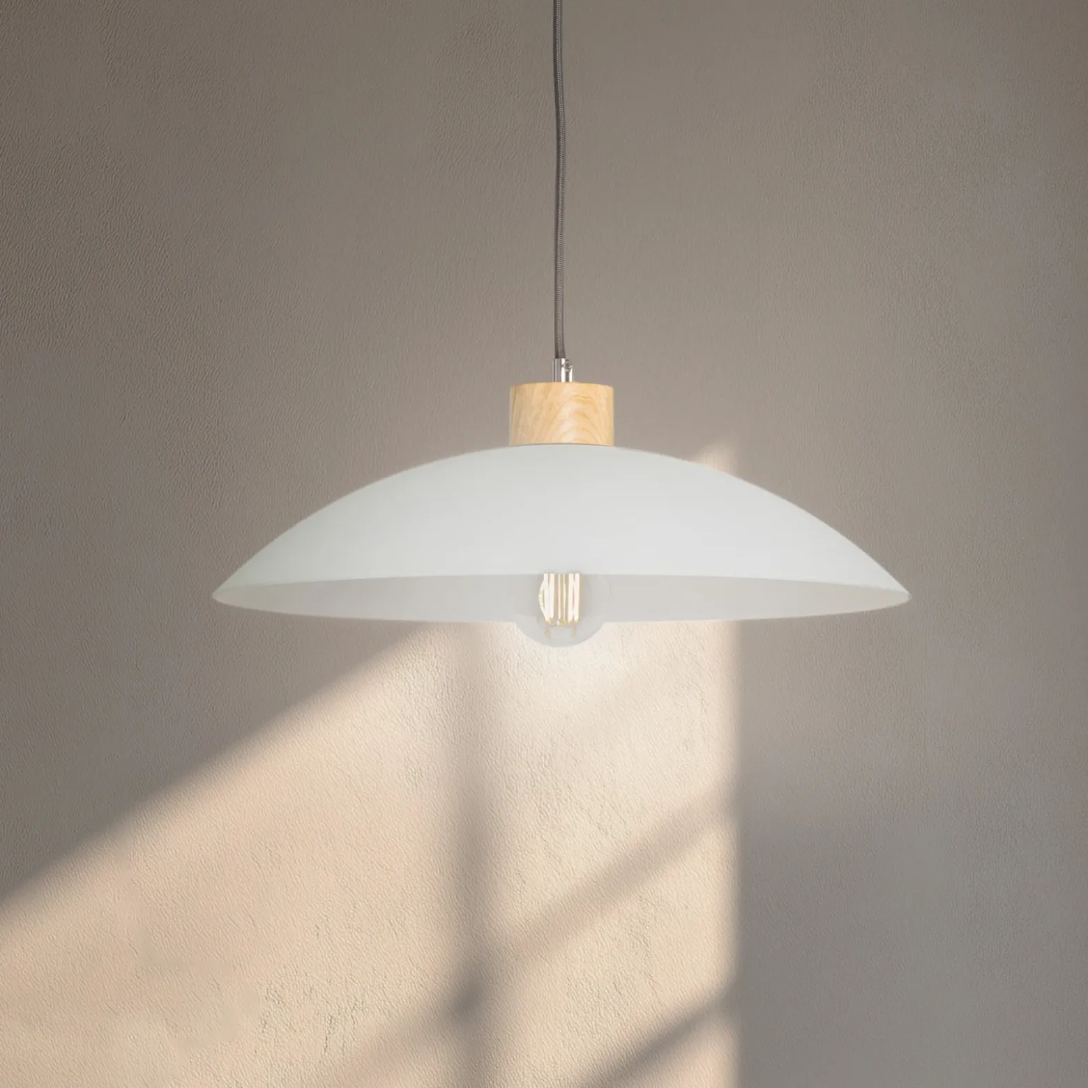 Lámpara colgante OHANA, cristal opalino, madera de roble, Ø 40 cm, E27