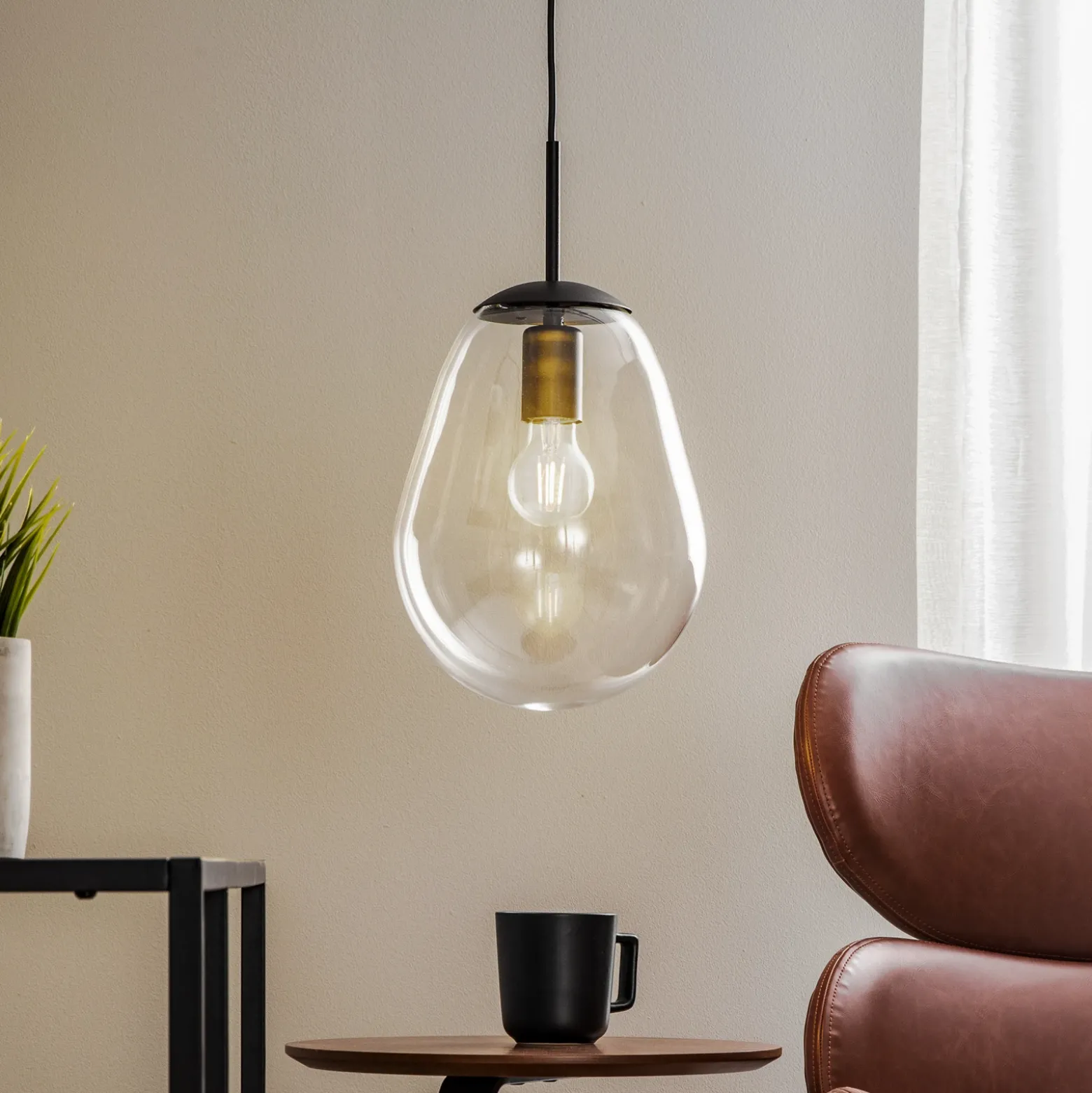 Lámpara colgante Pear S con pantalla de cristal, negro