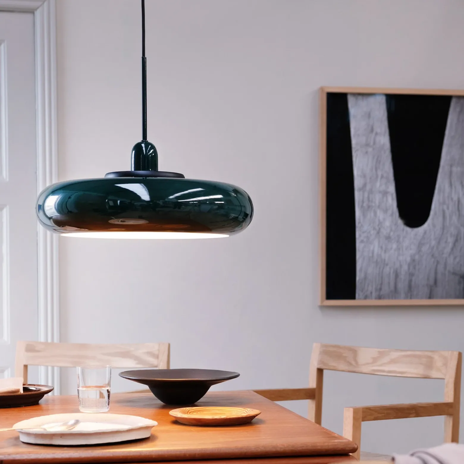 Lámpara colgante Planet de Dyberg Larsen, verde oscuro, Ø 40 cm, metal