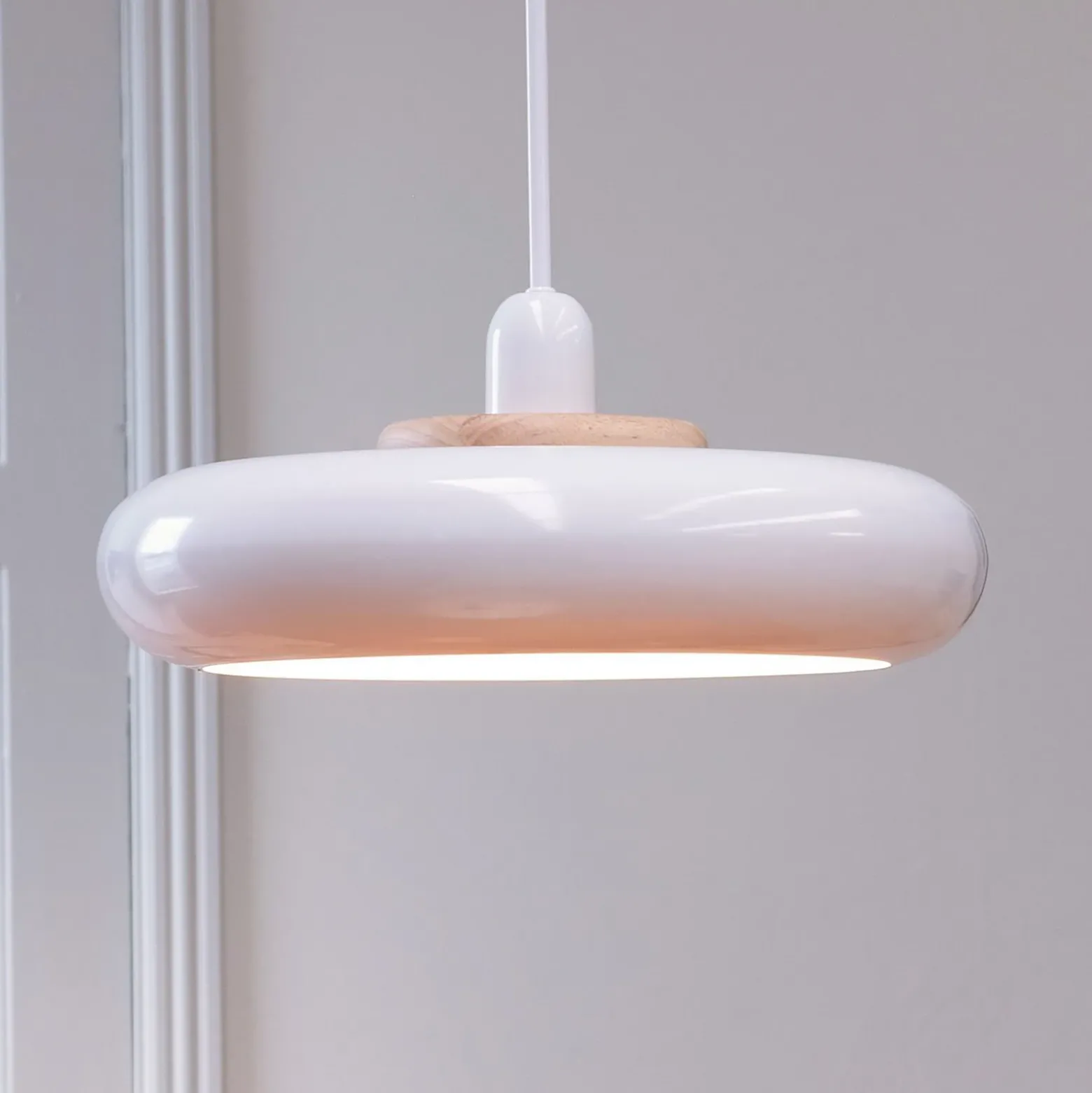 Lámpara colgante Planet de Dyberg Larsen, blanca, Ø 40 cm, metal