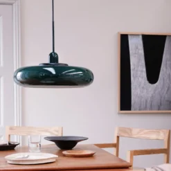 Lámpara colgante Planet de Dyberg Larsen, verde oscuro, Ø 40 cm, metal