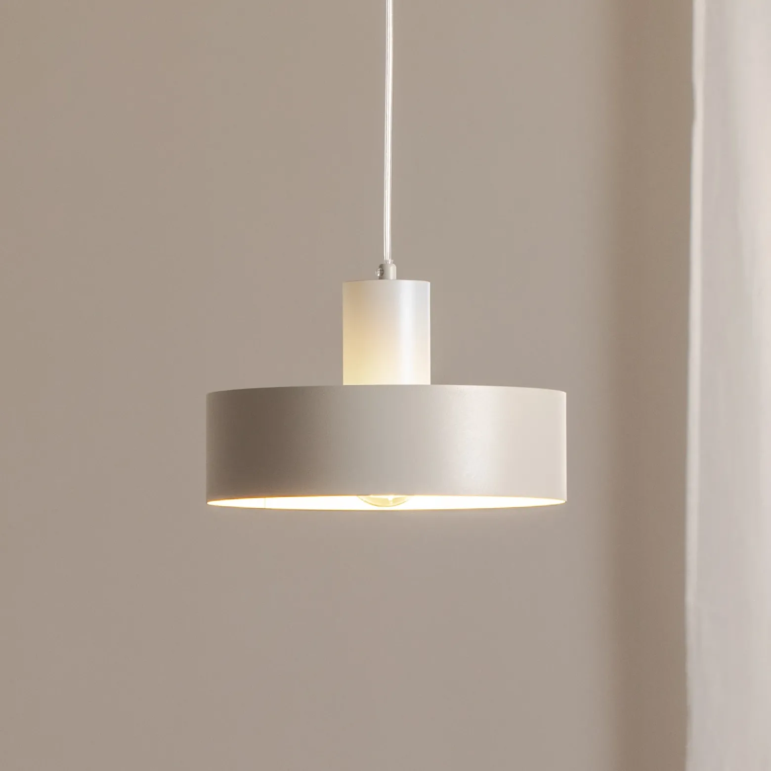 Lámpara colgante Rif M, taupe, 1 luz, Ø 25 cm, acero