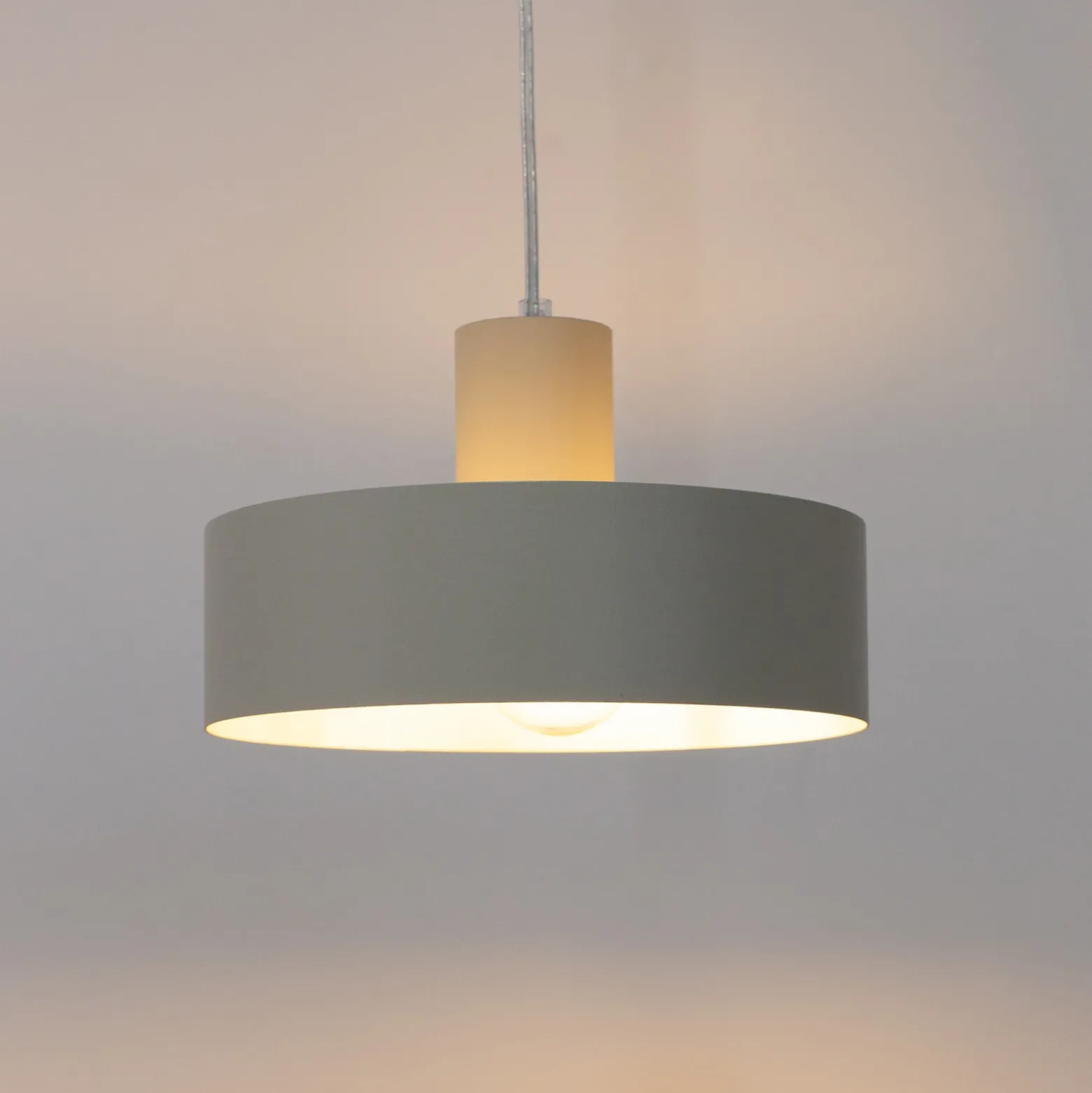 Lámpara colgante Rif M, taupe, 1 luz, Ø 25 cm, acero