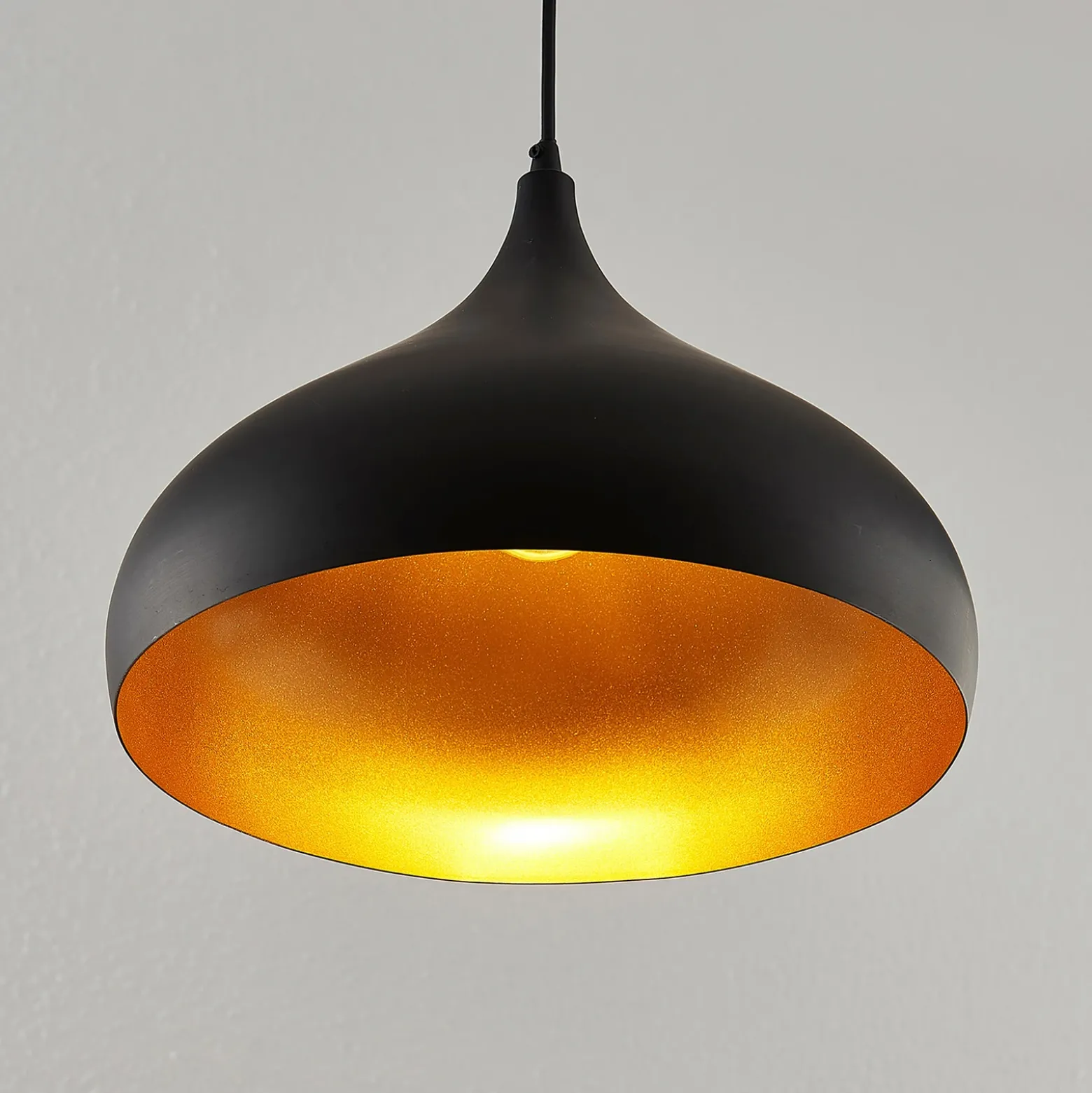 Lámpara colgante Ritana de Lindby, juego de 2, negro y dorado, metal, E27