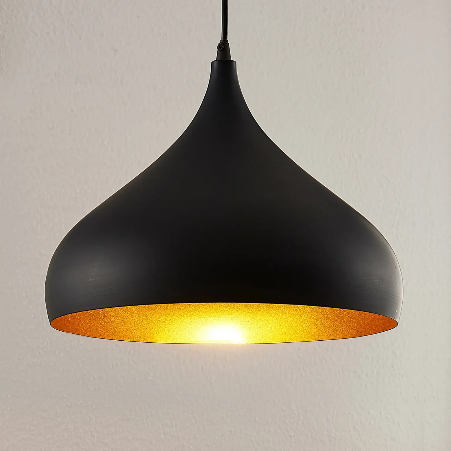 Lámpara colgante Ritana de Lindby, juego de 2, negro y dorado, metal, E27